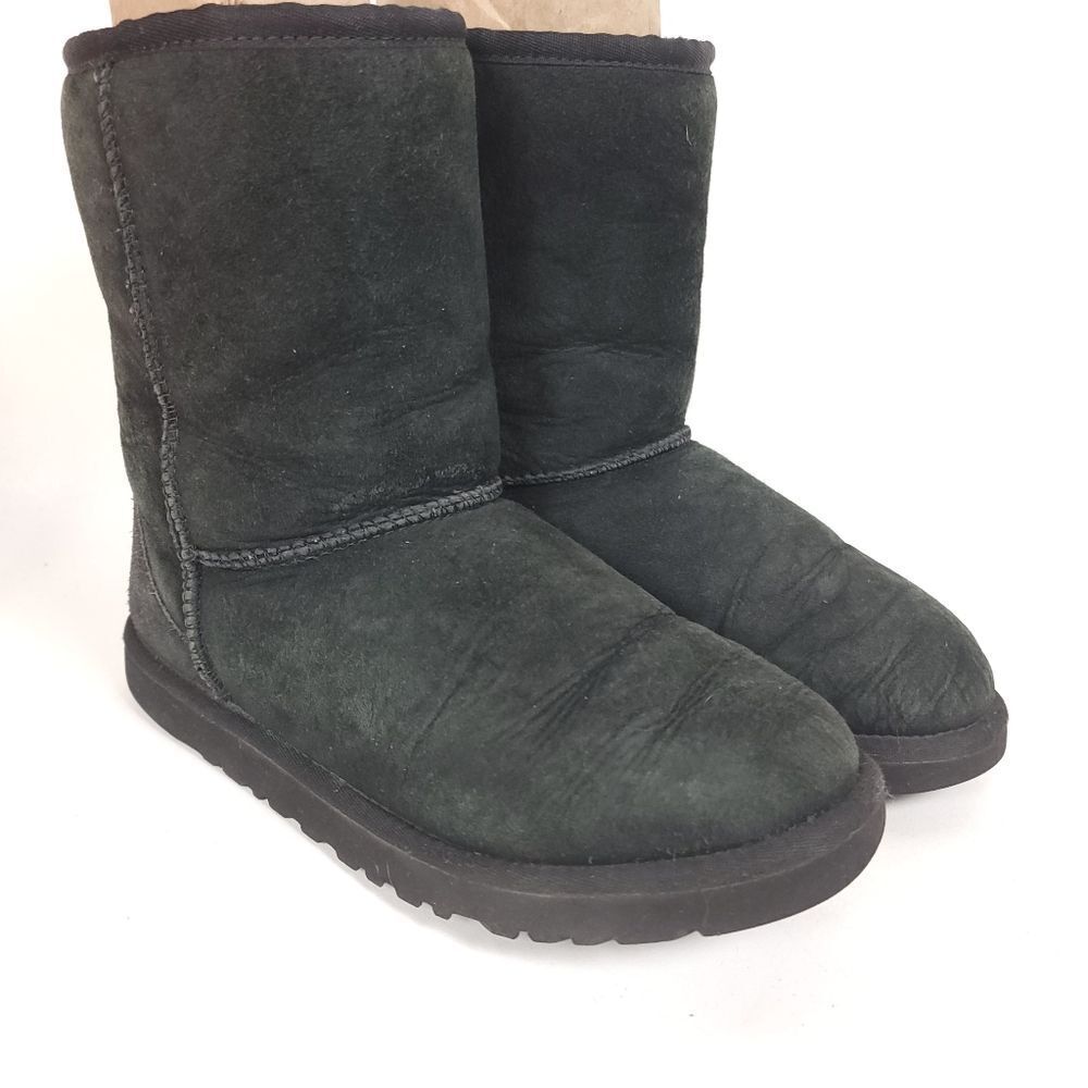 UGG Classic Women's Short II Boots 5251 Black Sheep Skin lamb shearling Size 5
